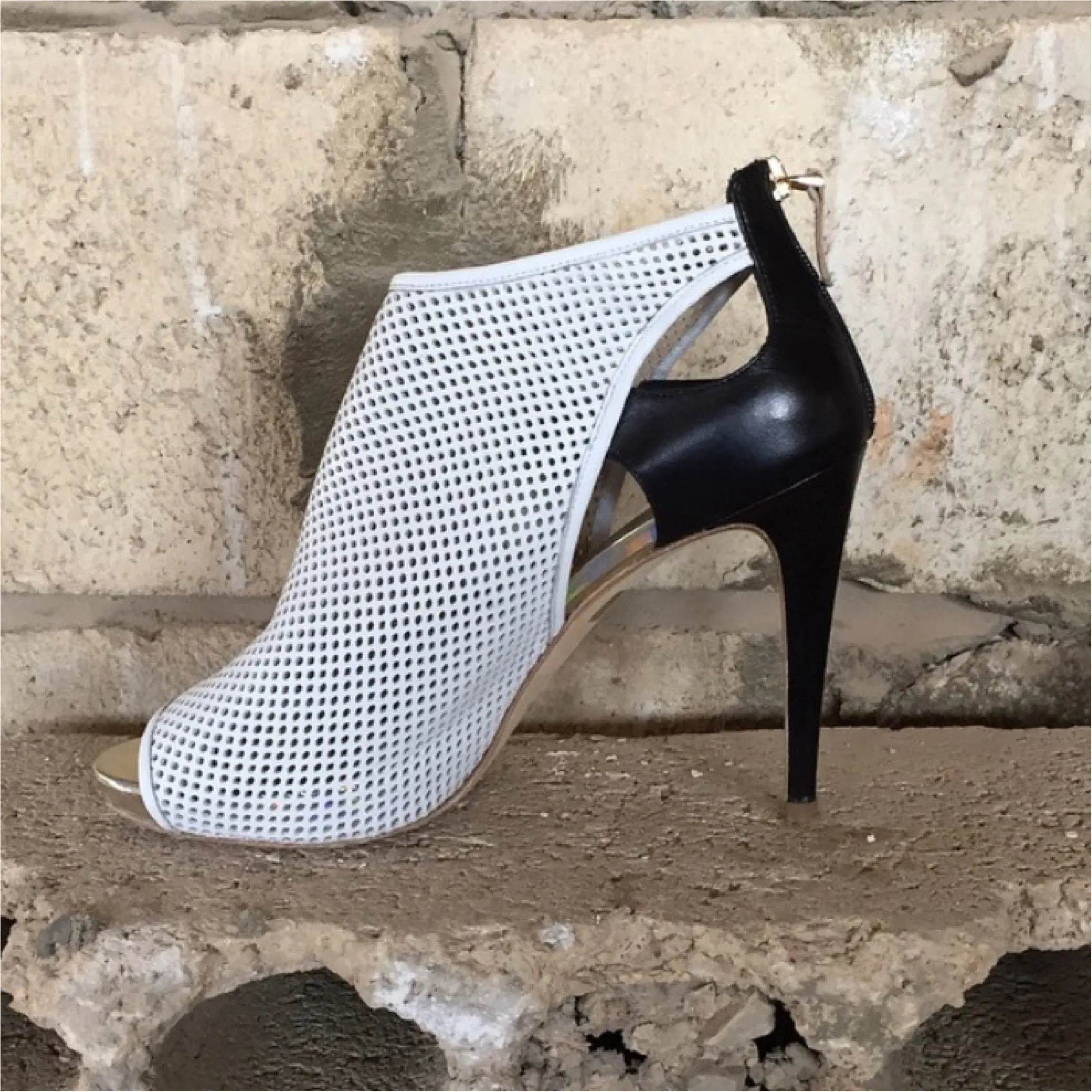 Blanc de Chadè peep-toe booties