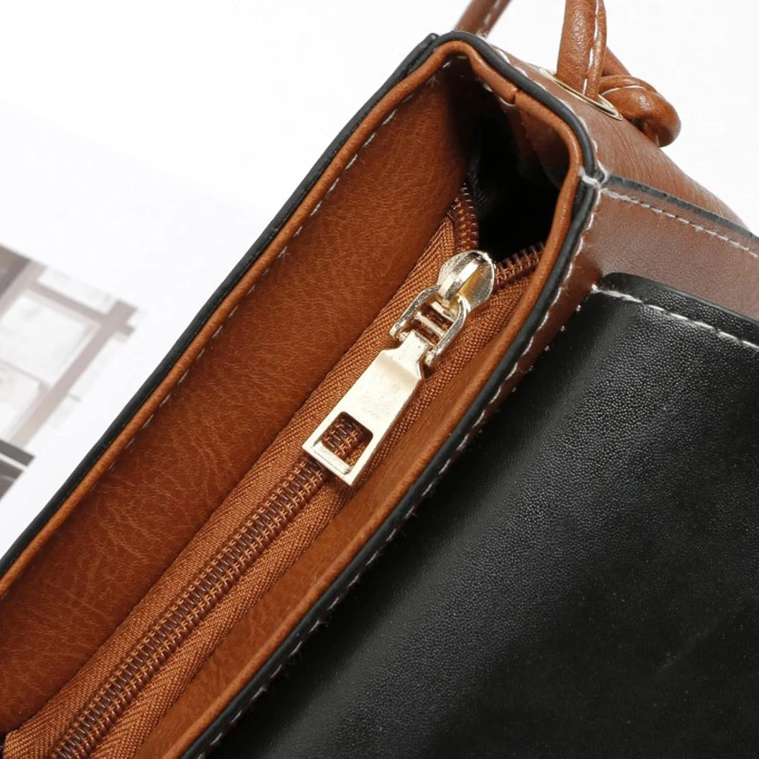 Shoulder Bag for Women Fashionable Retro Women's Bag Metal Turnbuckle Messenger Shaped Small Shoulder