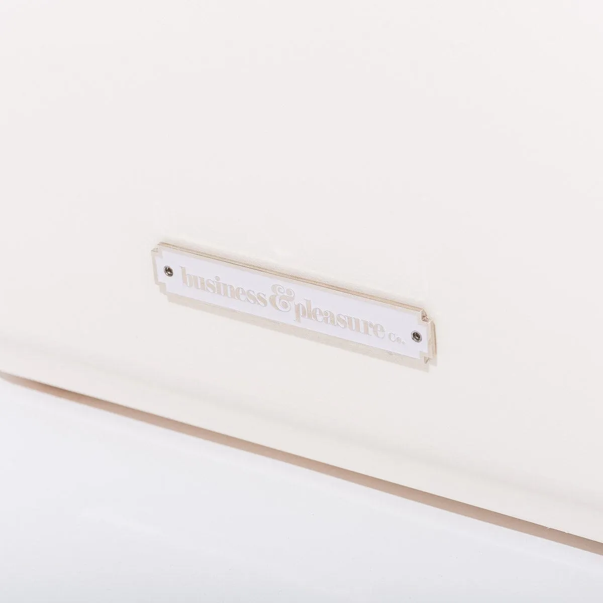 The Hemingway Cooler - Antique White - 33 Liters