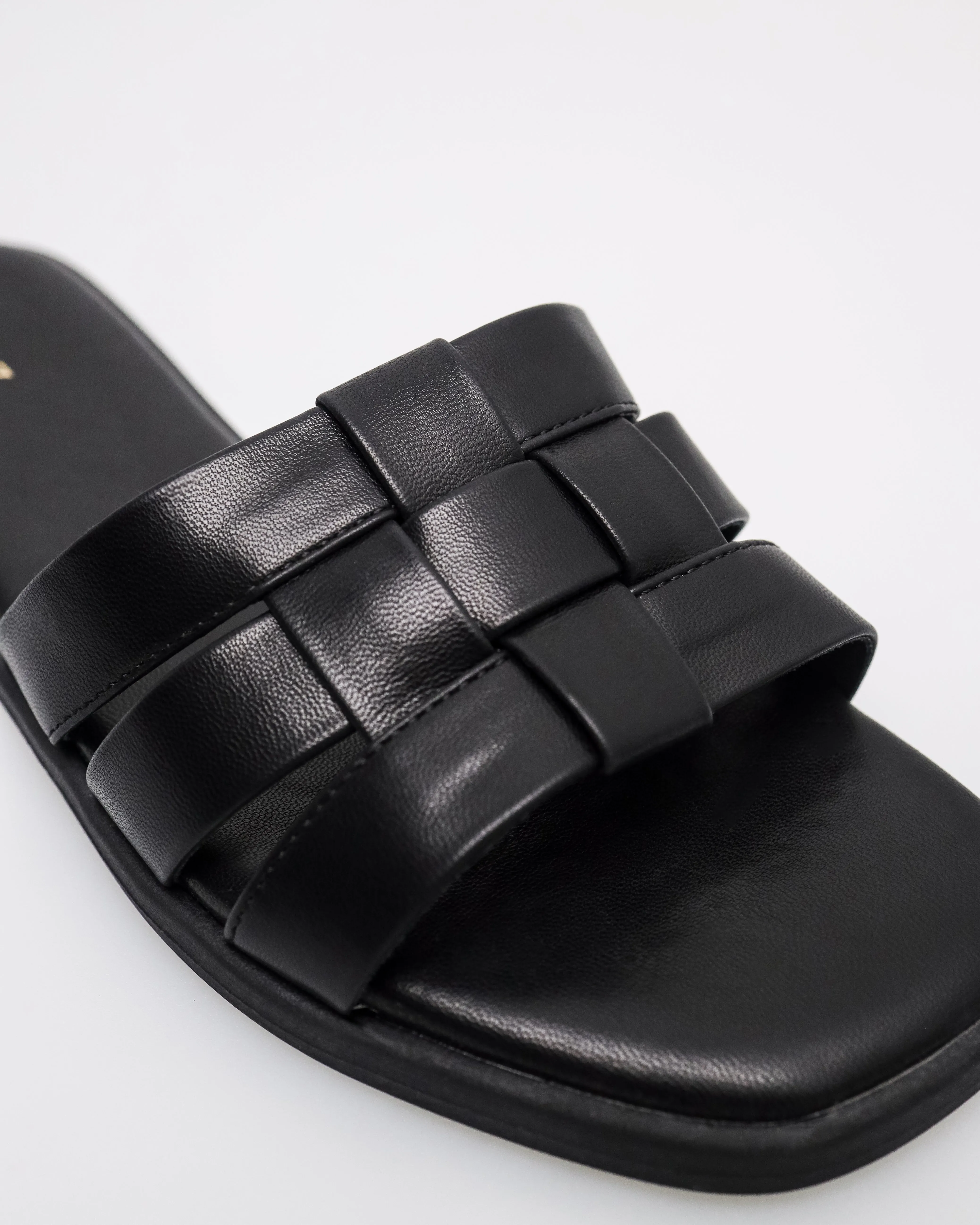 Tomaz YX224 Ladies Petite Weave Flats (Black)