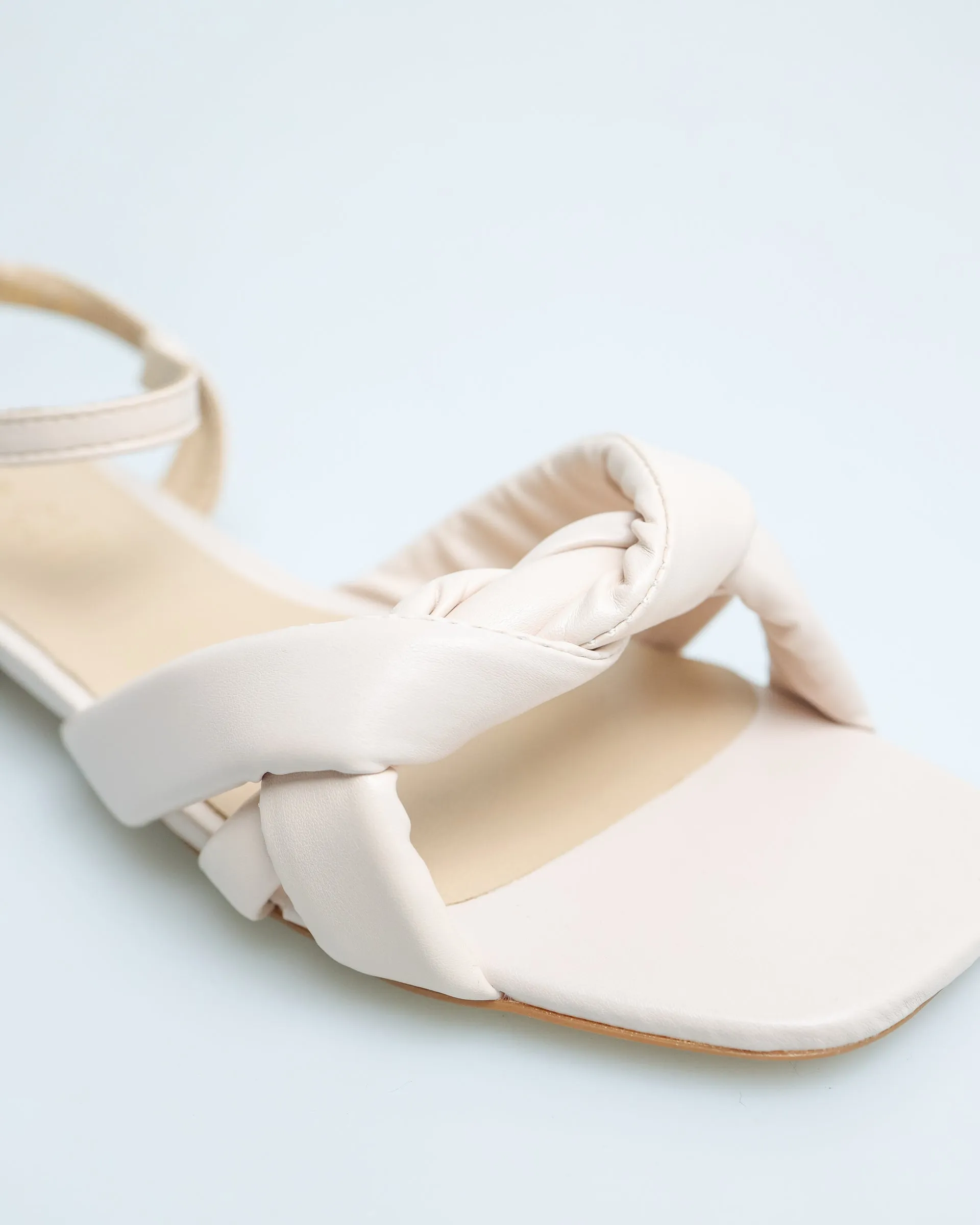 Tomaz YX83 Ladies Twisted Strap Slingback Sandals (Beige)