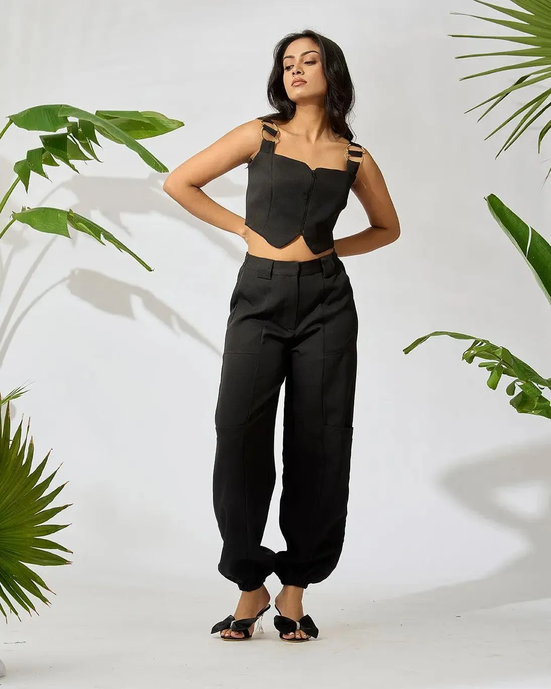 Versatile Utility-Pocketed Jogger with Front-Zip Crop Top