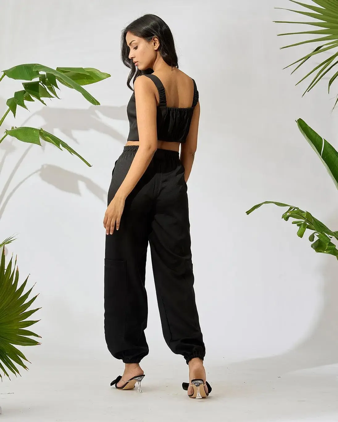 Versatile Utility-Pocketed Jogger with Front-Zip Crop Top