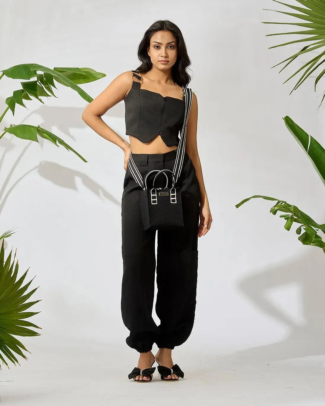 Versatile Utility-Pocketed Jogger with Front-Zip Crop Top