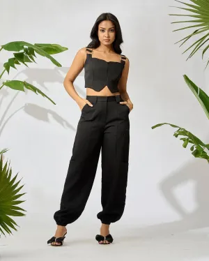 Versatile Utility-Pocketed Jogger with Front-Zip Crop Top